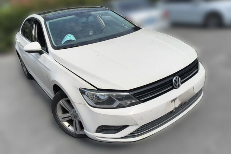 Used Volkswagen Lamando 2015 280TSI DSG Comfort Edition Front Right 45 Deg