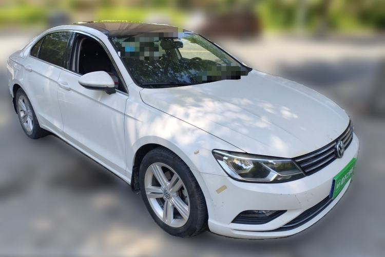 Used Volkswagen Lamando 2015 280TSI DSG Comfort Edition Front Right 45 Deg