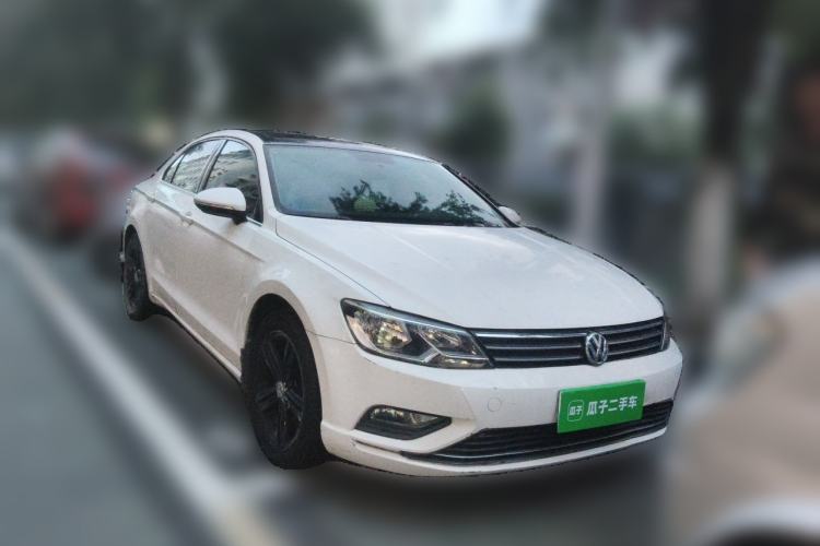 Used Volkswagen Lamando 2015 330TSI DSG Comfort Edition Front Right 45 Deg