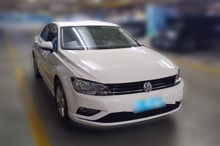 Used Volkswagen Lamando 2015 230TSI DSG Fashion Edition Front Right 45 Deg