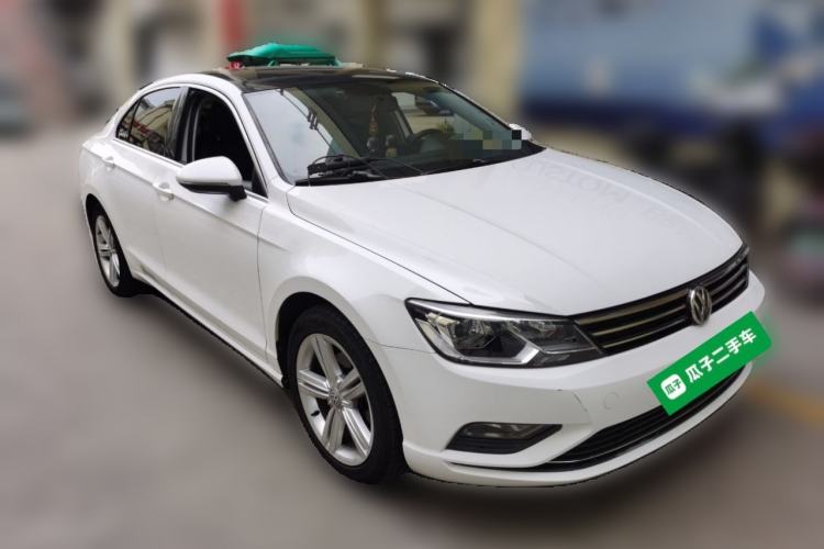 Used Volkswagen Lamando 2015 280TSI DSG Comfort Edition Front Right 45 Deg