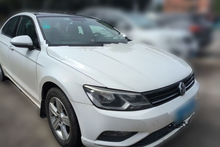 Used Volkswagen Lamando 2015 230TSI DSG Fashion Edition Front Right 45 Deg