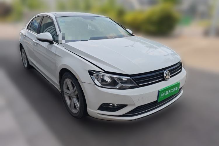 Used Volkswagen Lamando 2015 280TSI DSG Comfort Edition Front Right 45 Deg
