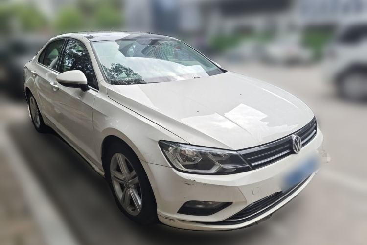 Used Volkswagen Lamando 2015 280TSI DSG Comfort Edition Front Right 45 Deg