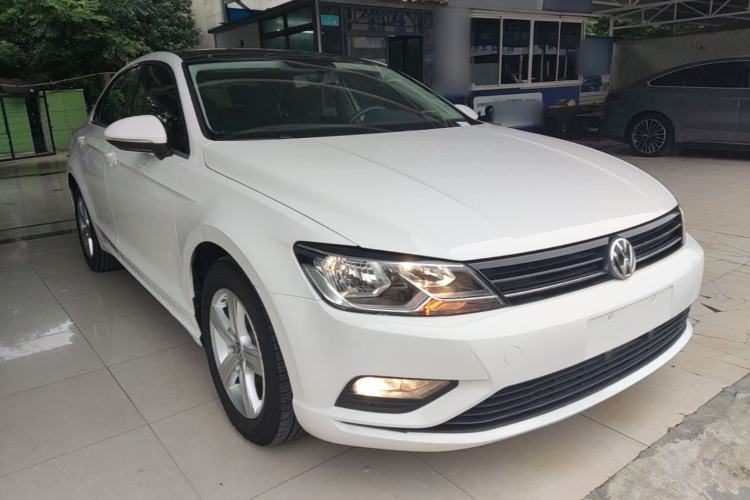 Used Volkswagen Lamando 2015 230TSI DSG Fashion Edition Front Right 45 Deg