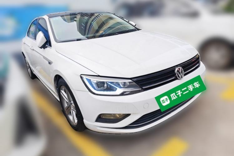 Used Volkswagen Lamando 2015 280TSI DSG Comfort Edition Front Right 45 Deg
