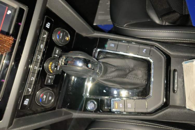 Used Volkswagen Lamando 2015 280TSI DSG Luxury Edition Gear Lever