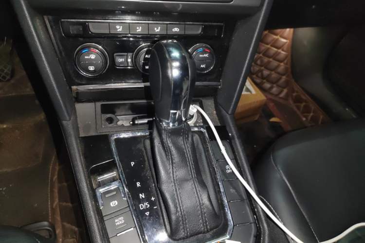 Used Volkswagen Lamando 2015 280TSI DSG Comfort Edition Gear Lever