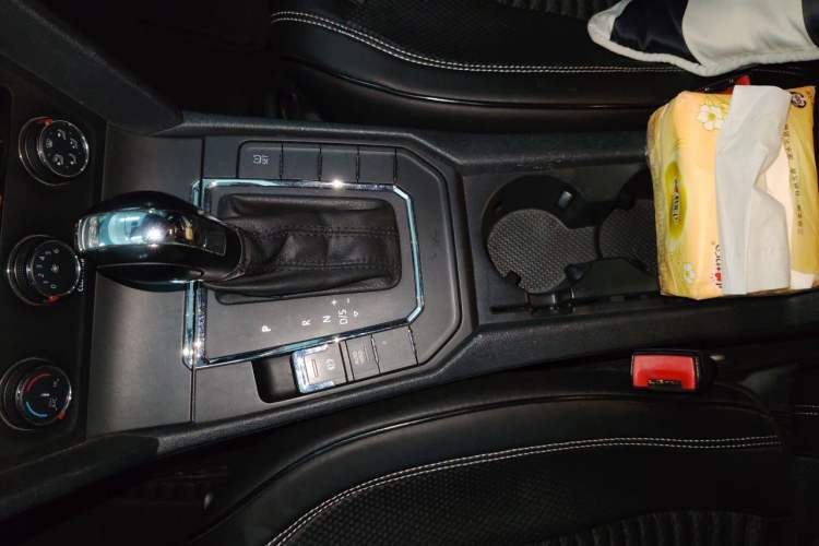 Used Volkswagen Lamando 2015 230TSI DSG Fashion Edition Gear Lever