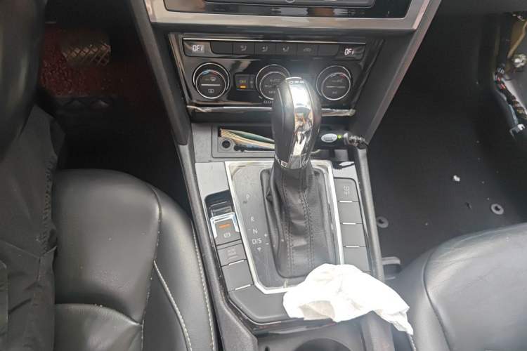 Used Volkswagen Lamando 2015 280TSI DSG Comfort Edition Gear Lever