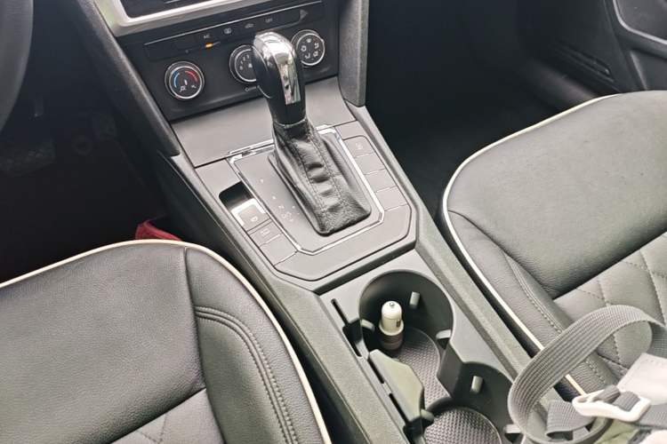 Used Volkswagen Lamando 2015 230TSI DSG Fashion Edition Gear Lever