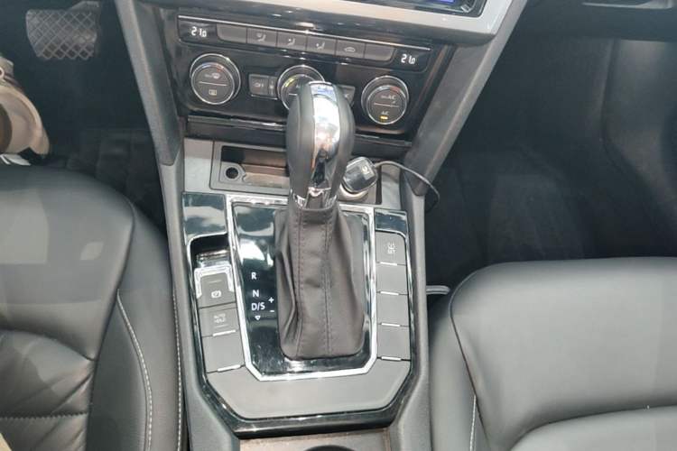 Used Volkswagen Lamando 2015 280TSI DSG Comfort Edition Gear Lever