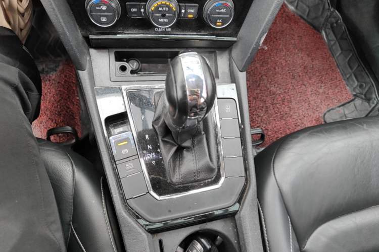 Used Volkswagen Lamando 2015 280TSI DSG Comfort Edition Gear Lever