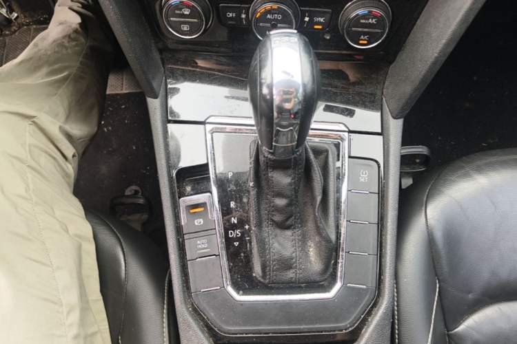 Used Volkswagen Lamando 2015 280TSI DSG Comfort Edition Gear Lever