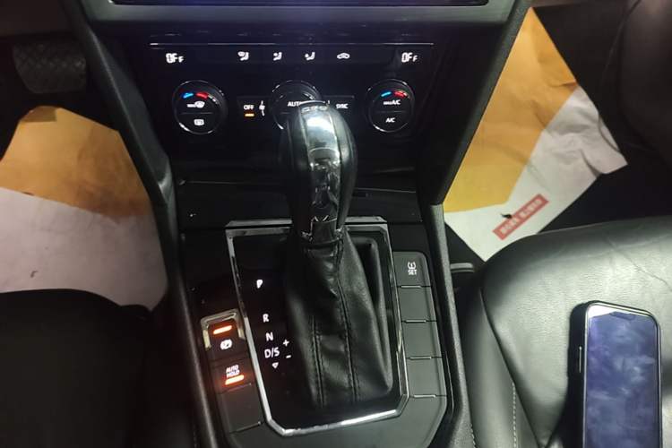 Used Volkswagen Lamando 2015 280TSI DSG Comfort Edition Gear Lever