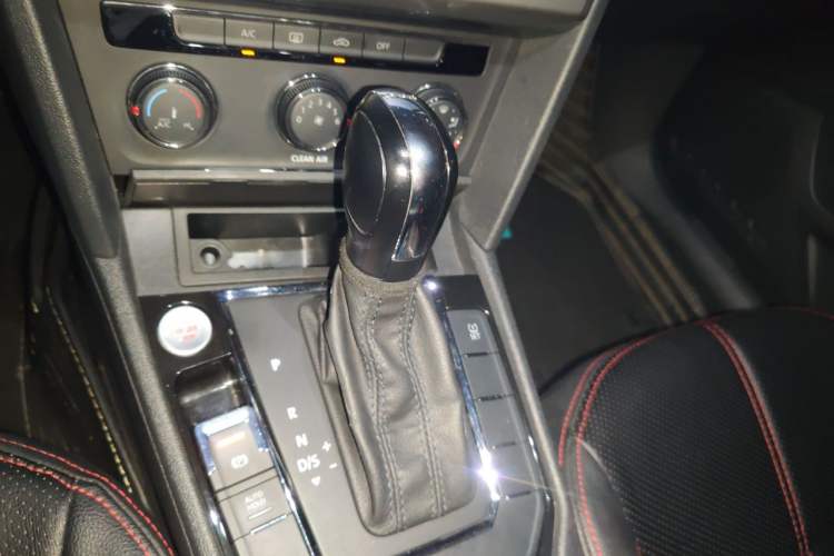 Used Volkswagen Lamando 2015 230TSI DSG Fashion Edition Gear Lever