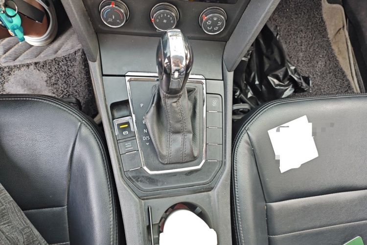 Used Volkswagen Lamando 2015 230TSI DSG Fashion Edition Gear Lever