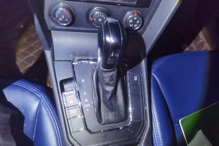 Used Volkswagen Lamando 2015 230TSI DSG Fashion Edition Gear Lever