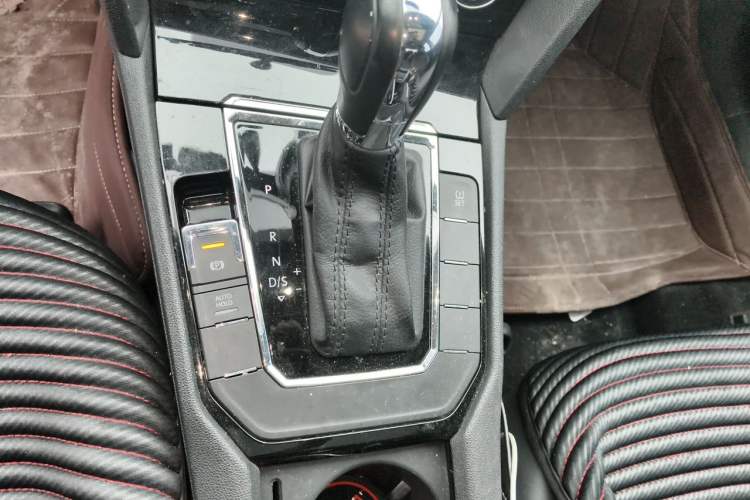 Used Volkswagen Lamando 2015 280TSI DSG Comfort Edition Gear Lever