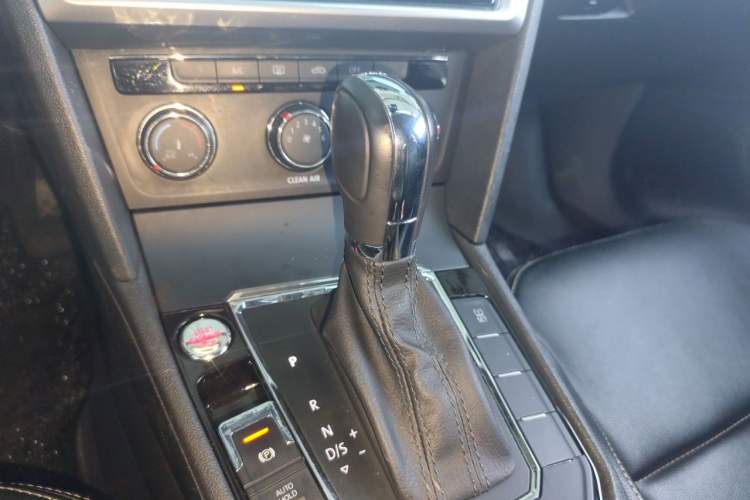 Used Volkswagen Lamando 2015 230TSI DSG Fashion Edition Gear Lever