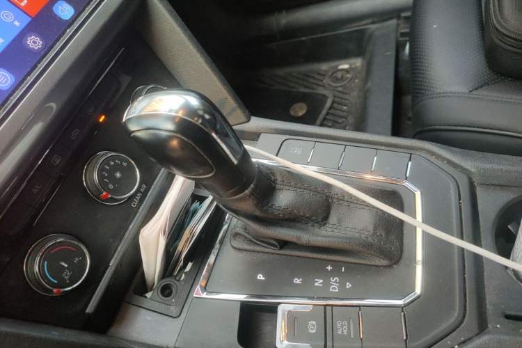 Used Volkswagen Lamando 2015 230TSI DSG Fashion Edition Gear Lever