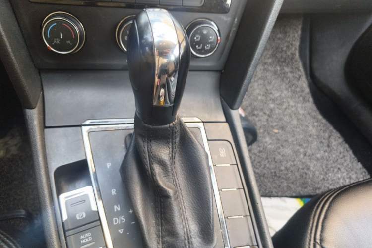 Used Volkswagen Lamando 2015 230TSI DSG Fashion Edition Gear Lever
