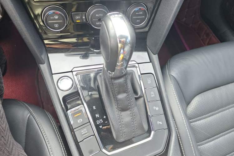 Used Volkswagen Lamando 2015 330TSI DSG Luxury Edition Gear Lever