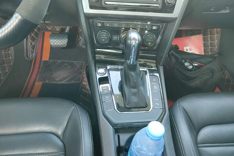 Used Volkswagen Lamando 2015 330TSI DSG Luxury Edition Gear Lever