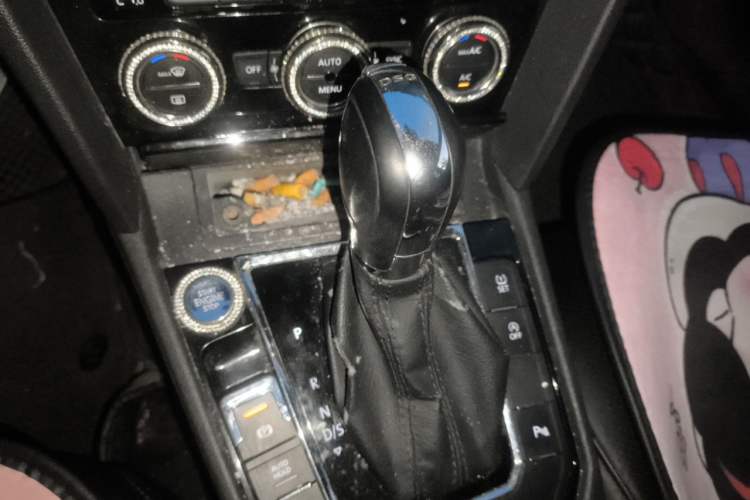 Used Volkswagen Lamando 2015 330TSI DSG Luxury Edition Gear Lever