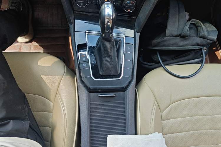 Used Volkswagen Lamando 2015 280TSI DSG Comfort Edition Gear Lever