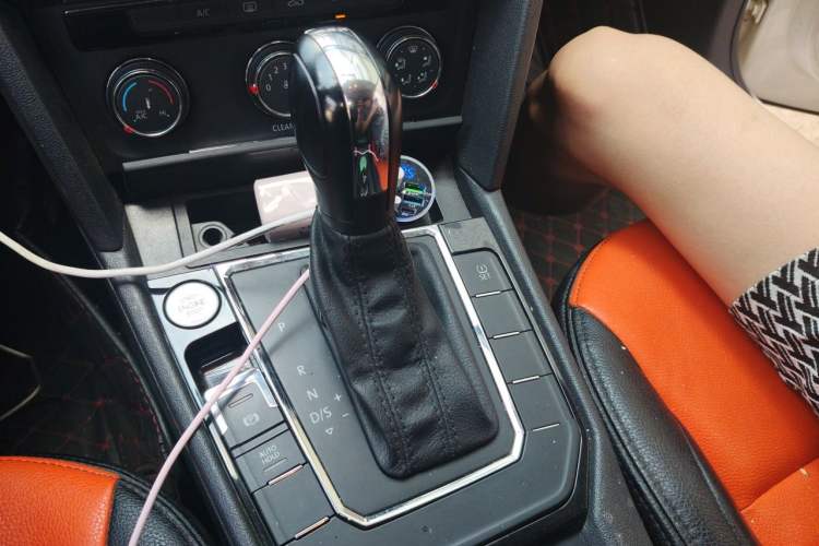 Used Volkswagen Lamando 2015 230TSI DSG Fashion Edition Gear Lever