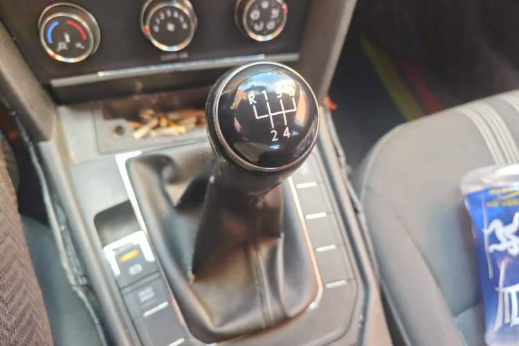 Used Volkswagen Lamando 2015 230TSI Manual Trend Edition Gear Lever