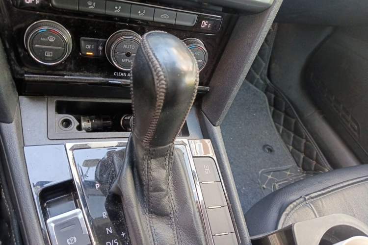 Used Volkswagen Lamando 2015 280TSI DSG Comfort Edition Gear Lever