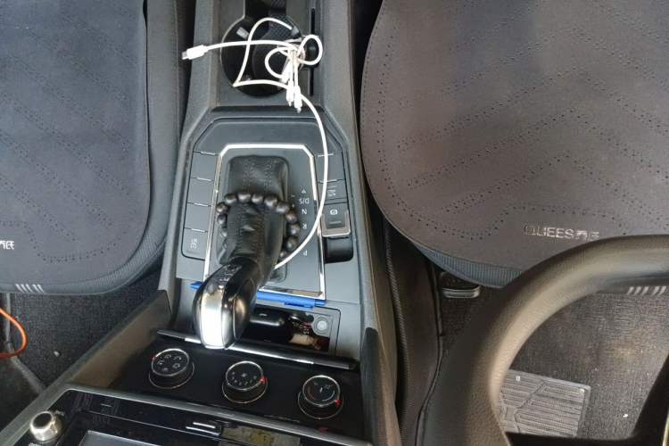 Used Volkswagen Lamando 2015 230TSI DSG Fashion Edition Gear Lever