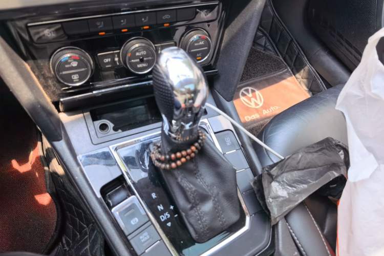 Used Volkswagen Lamando 2015 280TSI DSG Comfort Edition Gear Lever