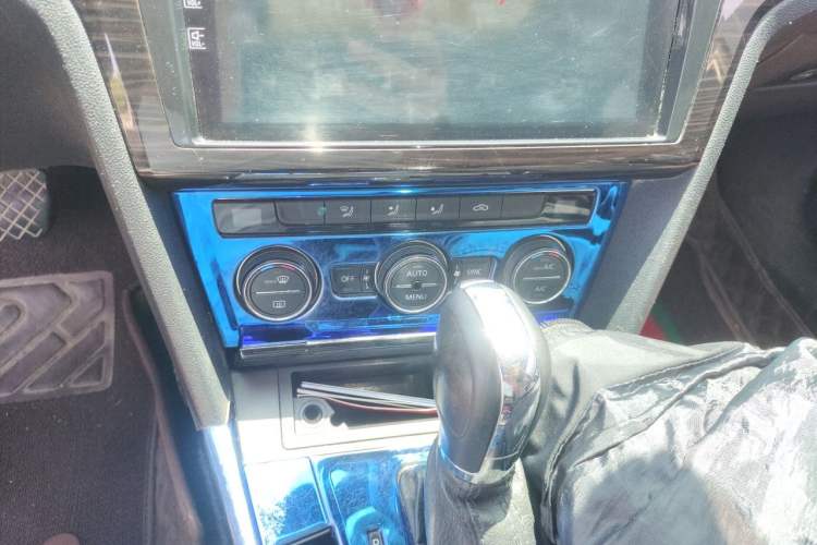 Used Volkswagen Lamando 2015 280TSI DSG Comfort Edition Gear Lever