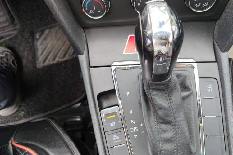 Used Volkswagen Lamando 2015 230TSI DSG Fashion Edition Gear Lever