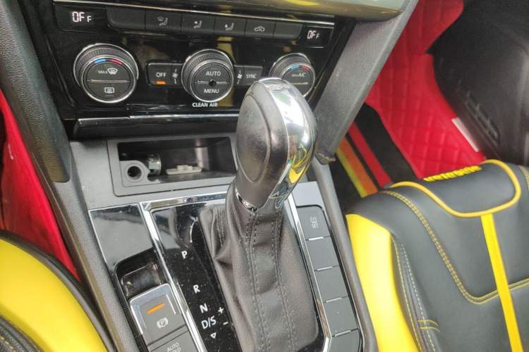 Used Volkswagen Lamando 2015 280TSI DSG Comfort Edition Gear Lever