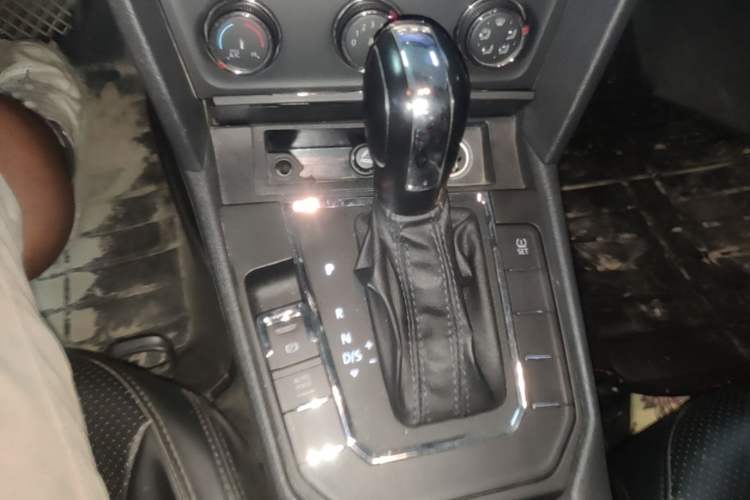 Used Volkswagen Lamando 2015 230TSI DSG Fashion Edition Gear Lever
