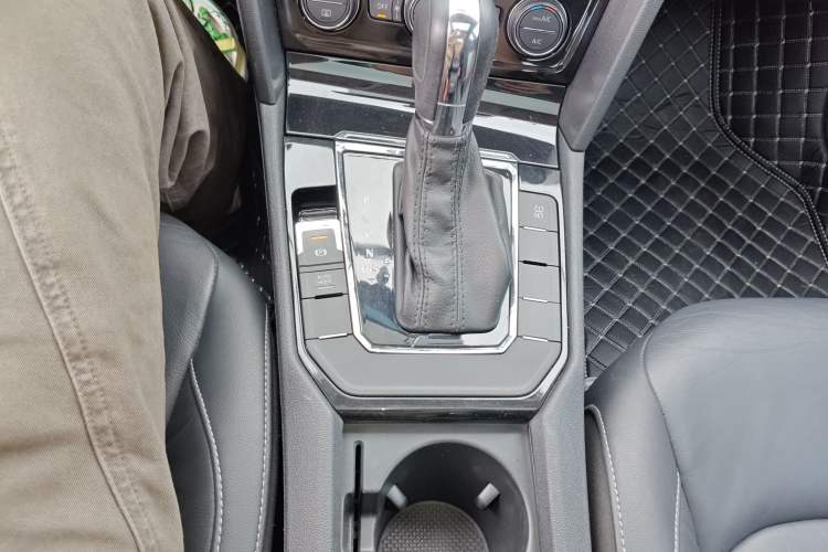 Used Volkswagen Lamando 2015 280TSI DSG Comfort Edition Gear Lever