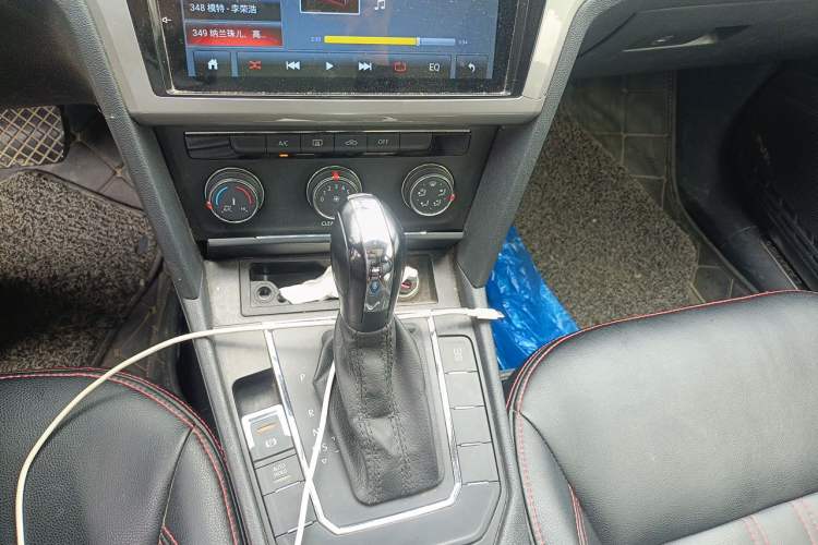 Used Volkswagen Lamando 2015 230TSI DSG Fashion Edition Gear Lever