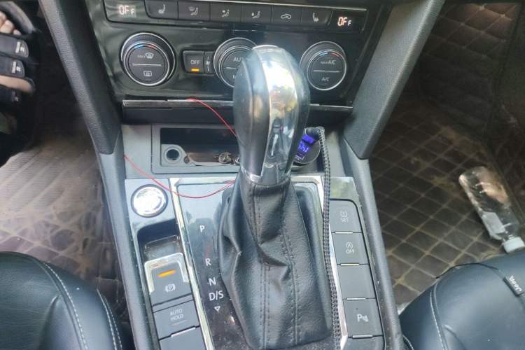 Used Volkswagen Lamando 2015 330TSI DSG Luxury Edition Gear Lever