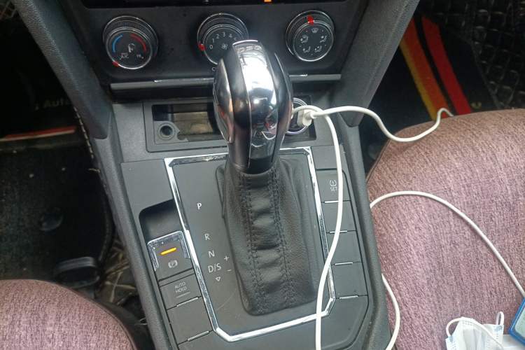 Used Volkswagen Lamando 2015 230TSI DSG Fashion Edition Gear Lever