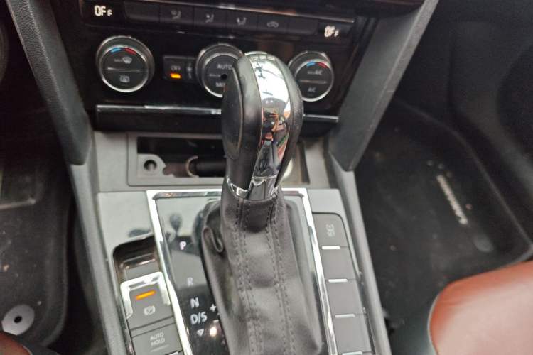 Used Volkswagen Lamando 2015 330TSI DSG Comfort Edition Gear Lever