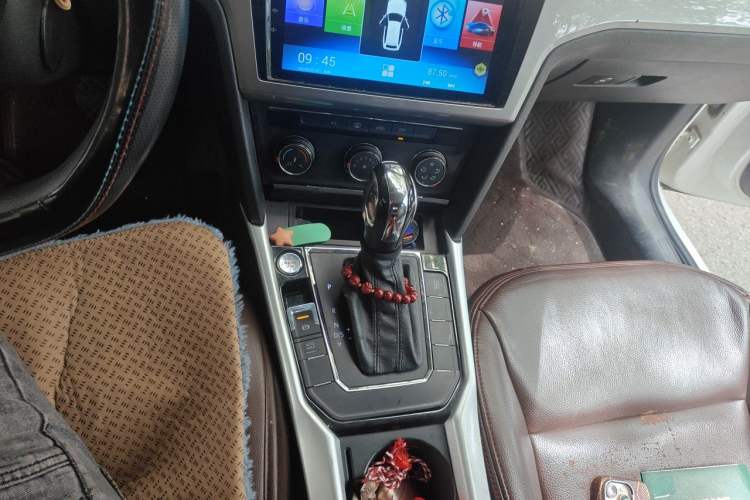 Used Volkswagen Lamando 2015 230TSI DSG Fashion Edition Gear Lever