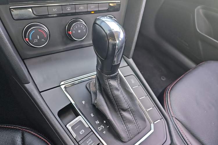 Used Volkswagen Lamando 2015 230TSI DSG Fashion Edition Gear Lever