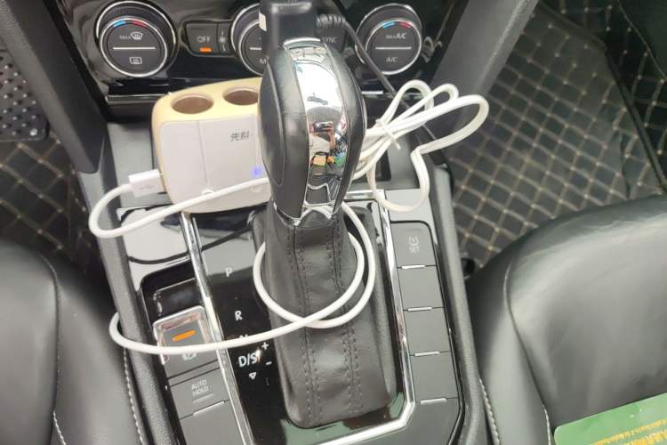 Used Volkswagen Lamando 2015 280TSI DSG Comfort Edition Gear Lever