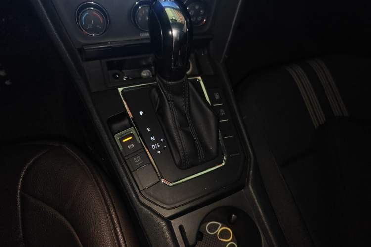 Used Volkswagen Lamando 2015 230TSI DSG Fashion Edition Gear Lever