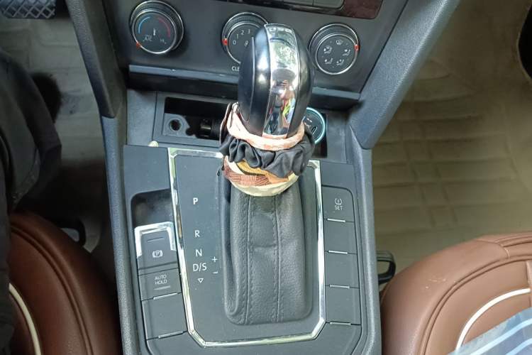 Used Volkswagen Lamando 2015 230TSI DSG Fashion Edition Gear Lever