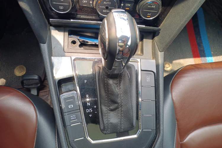 Used Volkswagen Lamando 2015 280TSI DSG Comfort Edition Gear Lever
